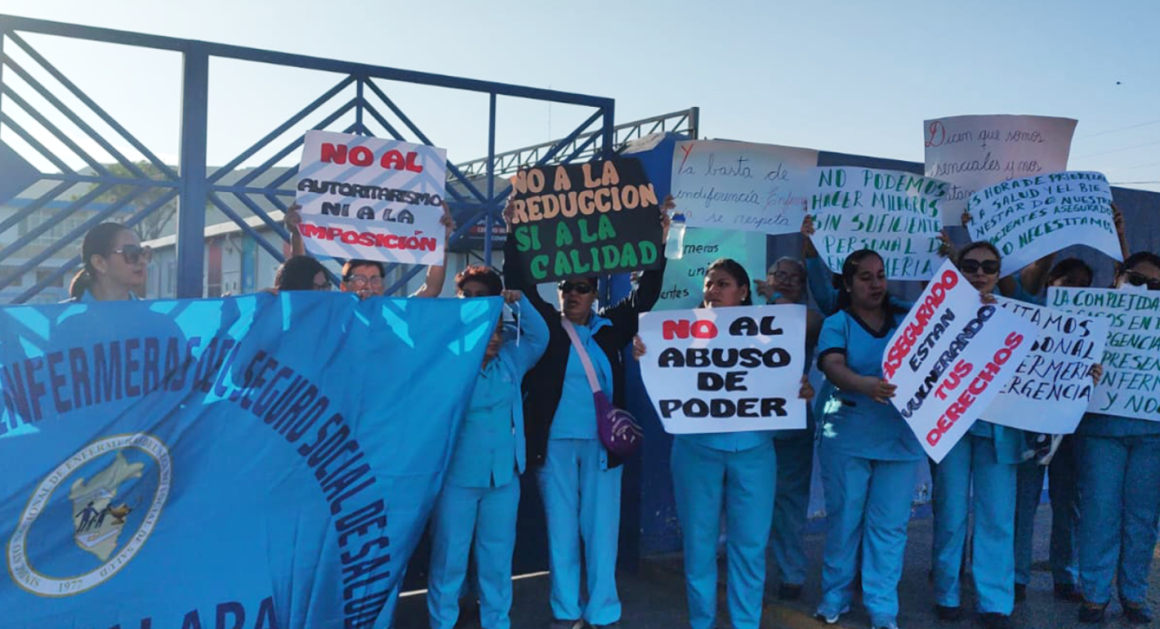 ¡No al abuso! SINESSS Base Talara realiza plantón contra la mala gestión del director Carlos Saavedra Prieto ¡No al abuso! SINESSS Base Talara realiza plantón contra la mala gestión del director Carlos Saavedra Prieto